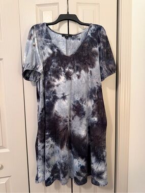 Vibe Sportswear- Women's Blue Gray Tie-Dye V-Neck Dress